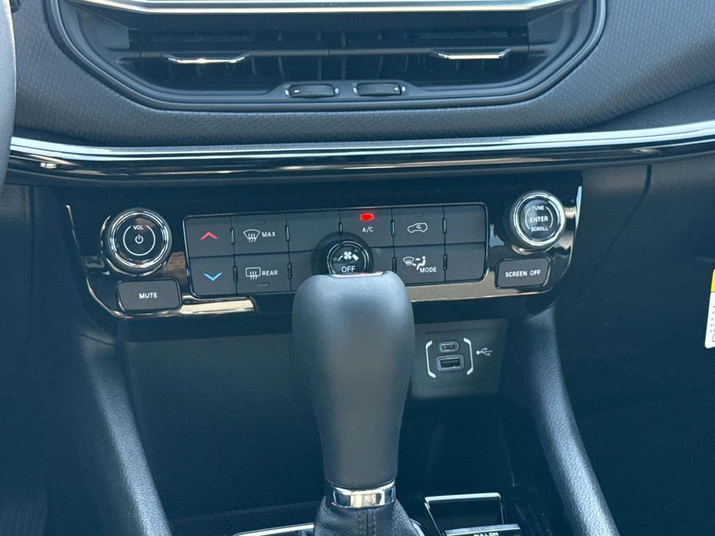 New 2026 Jeep Compass Latitude image 19