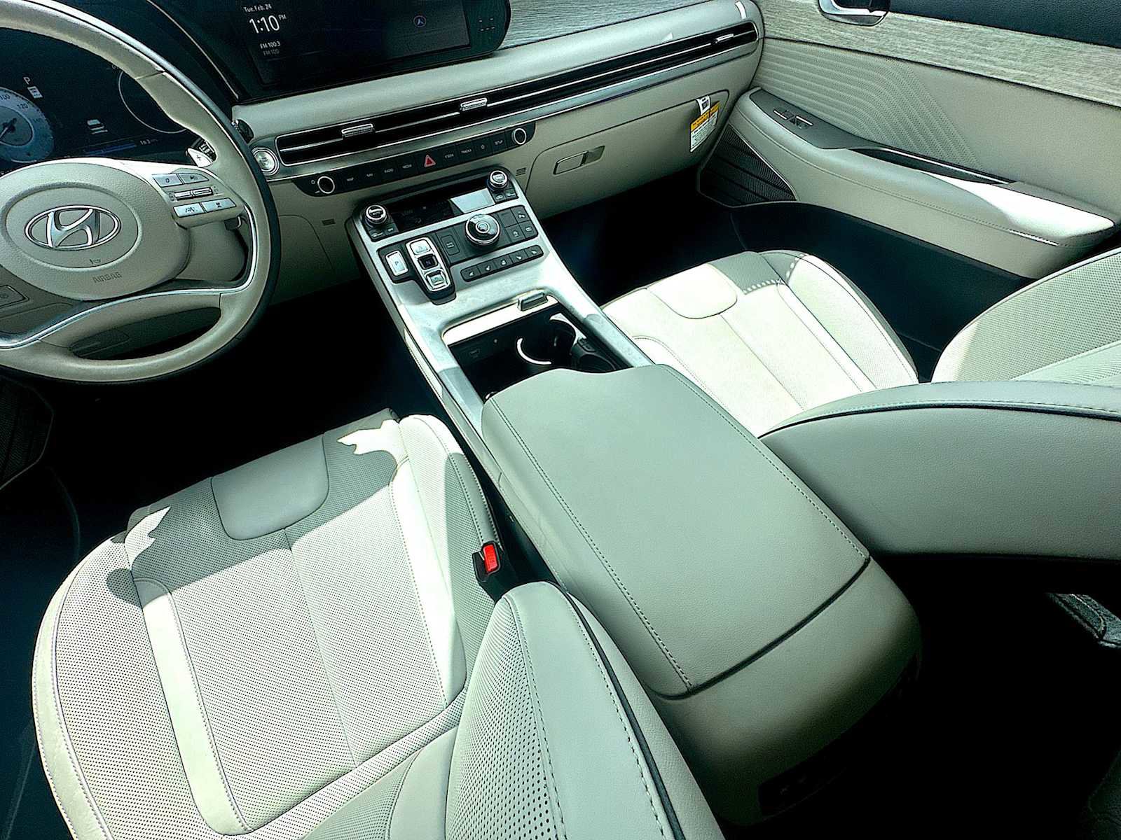 Used 2025 Hyundai Palisade Calligraphy image 13