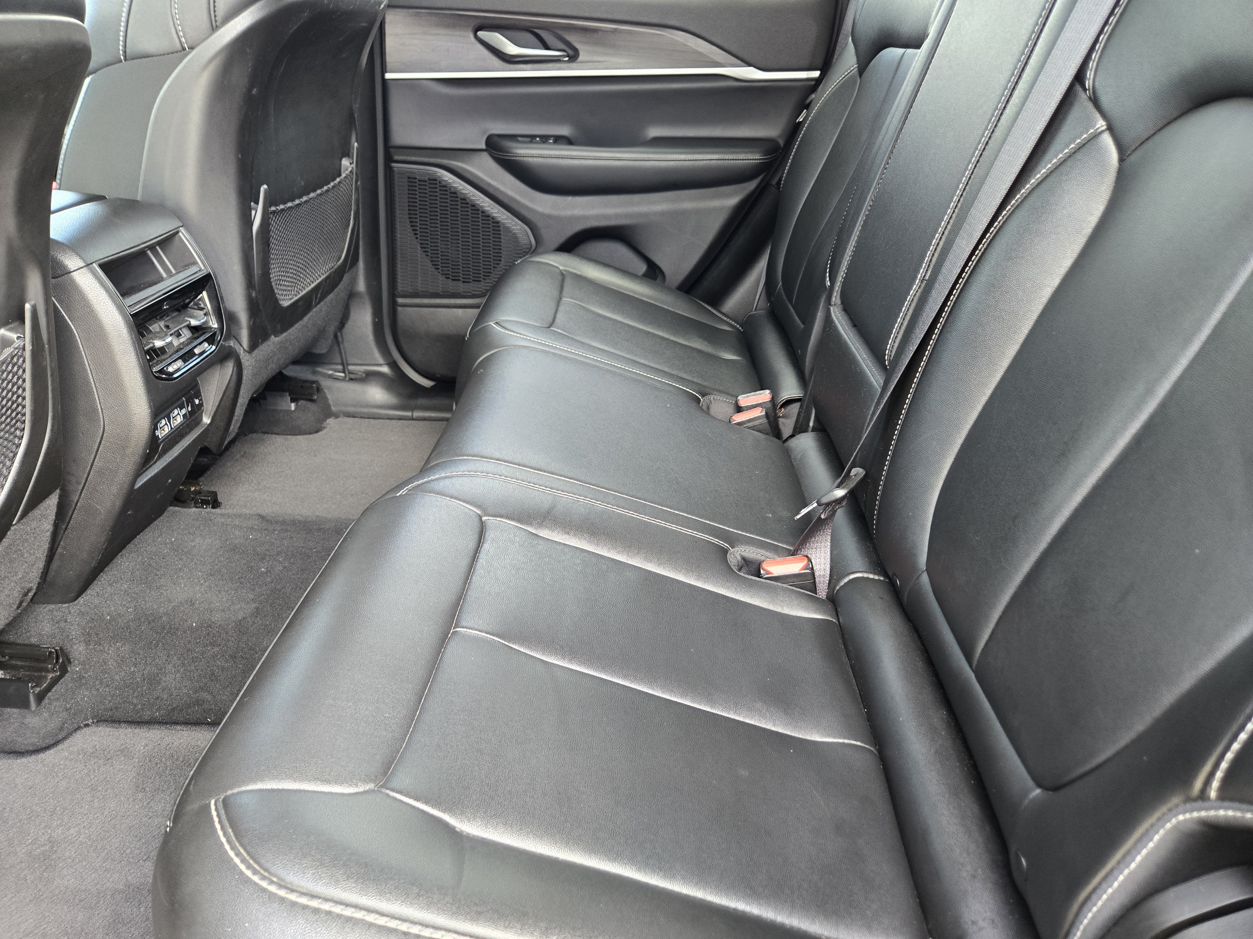 Certified 2023 Jeep Grand Cherokee Limited AWD/4WD image 27