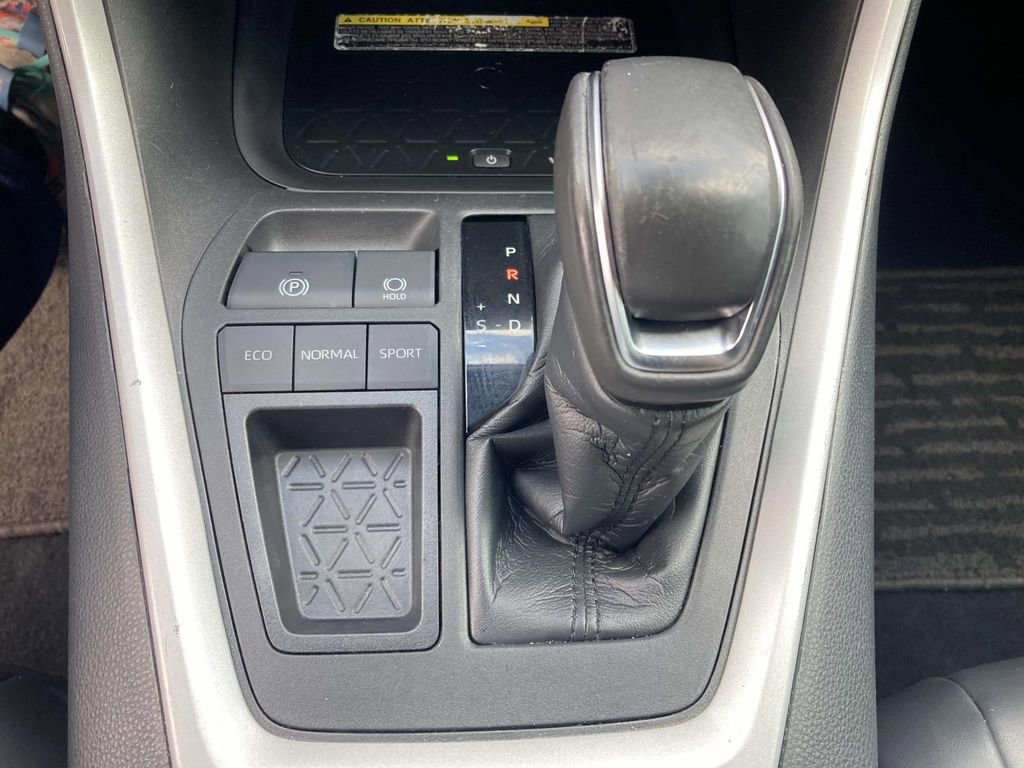Used 2021 Toyota RAV4 XLE Premium image 27