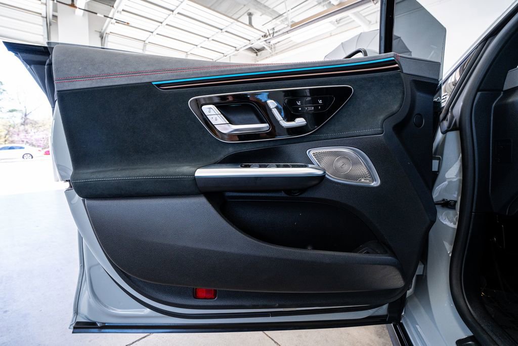 Used 2023 Mercedes-Benz EQE 500 4MATIC Sedan image 30
