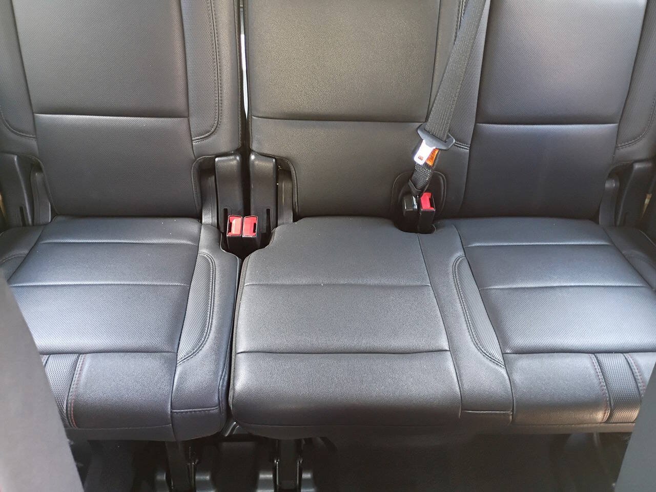 Used 2022 Chevrolet Suburban RST w/ Luxury Package RWD image 23