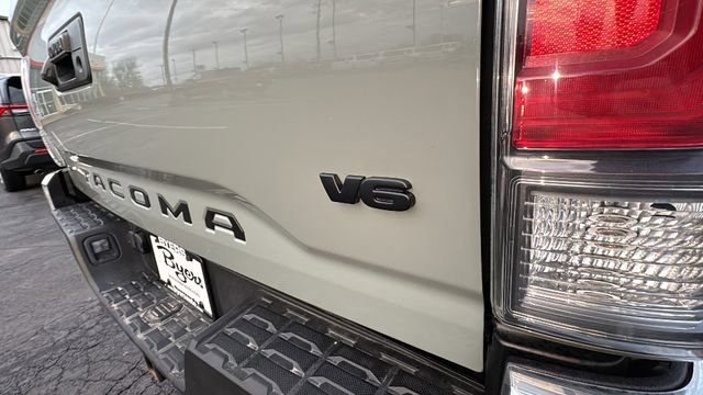 Used 2022 Toyota Tacoma TRD Off-Road image 37
