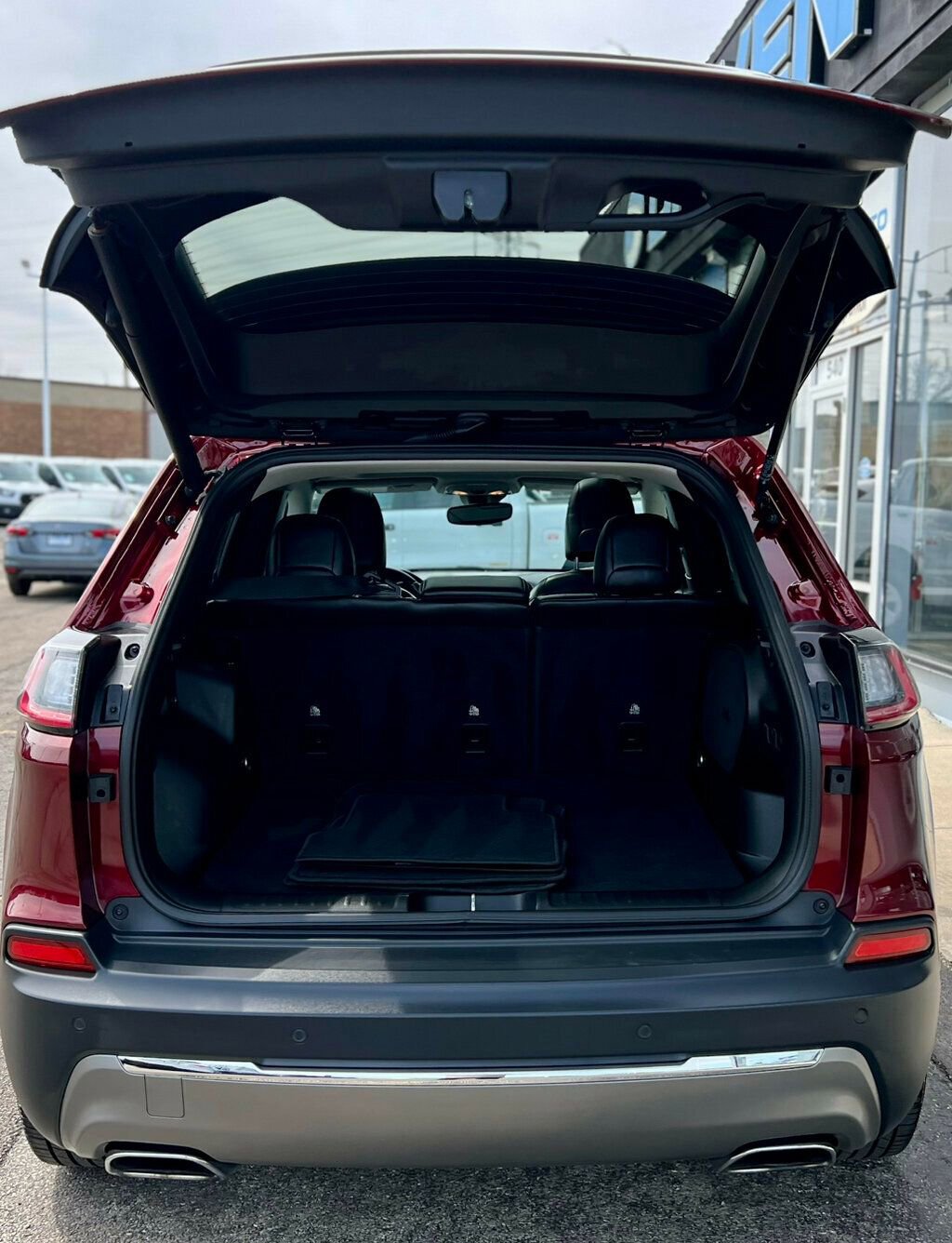 Used 2019 Jeep Cherokee Limited w/ Technology Group image 8