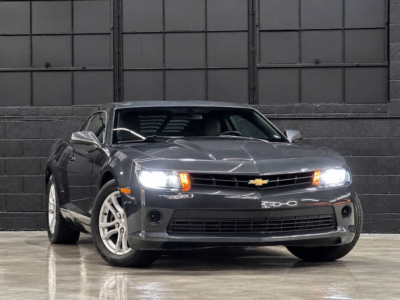Used 2015 Chevrolet Camaro LT RWD image 1