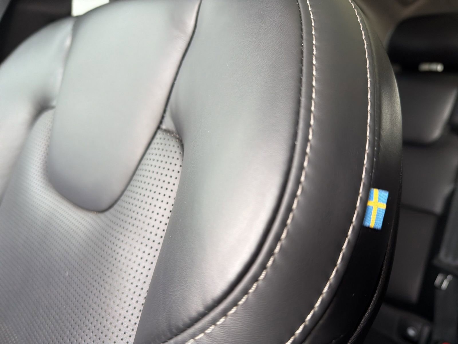 Used 2023 Volvo XC60 B5 Ultimate image 72