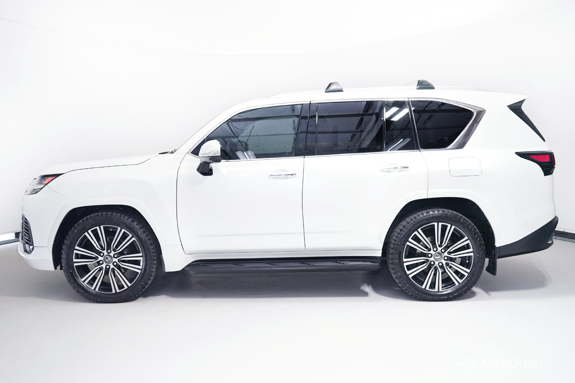Used 2023 Lexus LX 600 4WD w/ Accessory Package (Z1) image 4