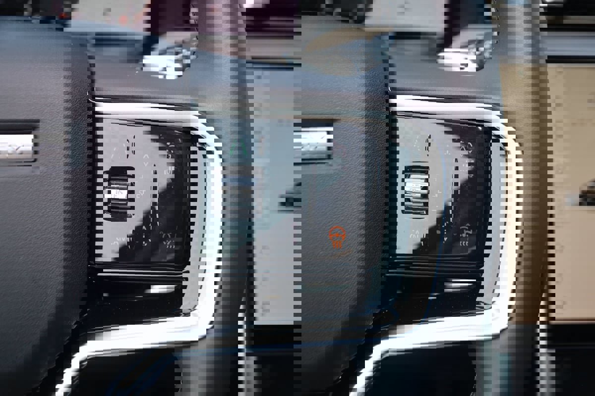 Used 2024 Land Rover Discovery Sport S image 46