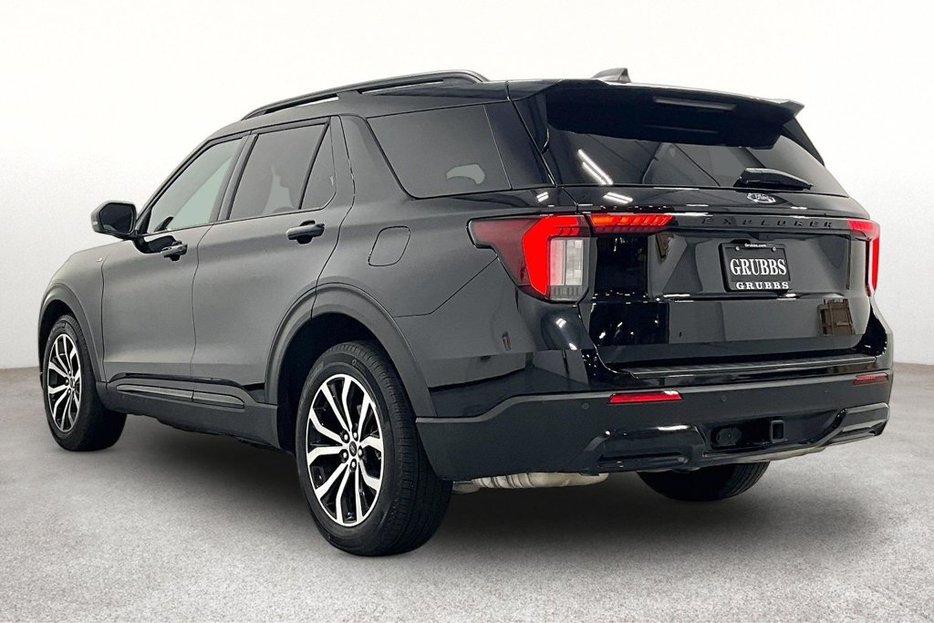 Used 2025 Ford Explorer ST-Line w/ Premium Package RWD image 14