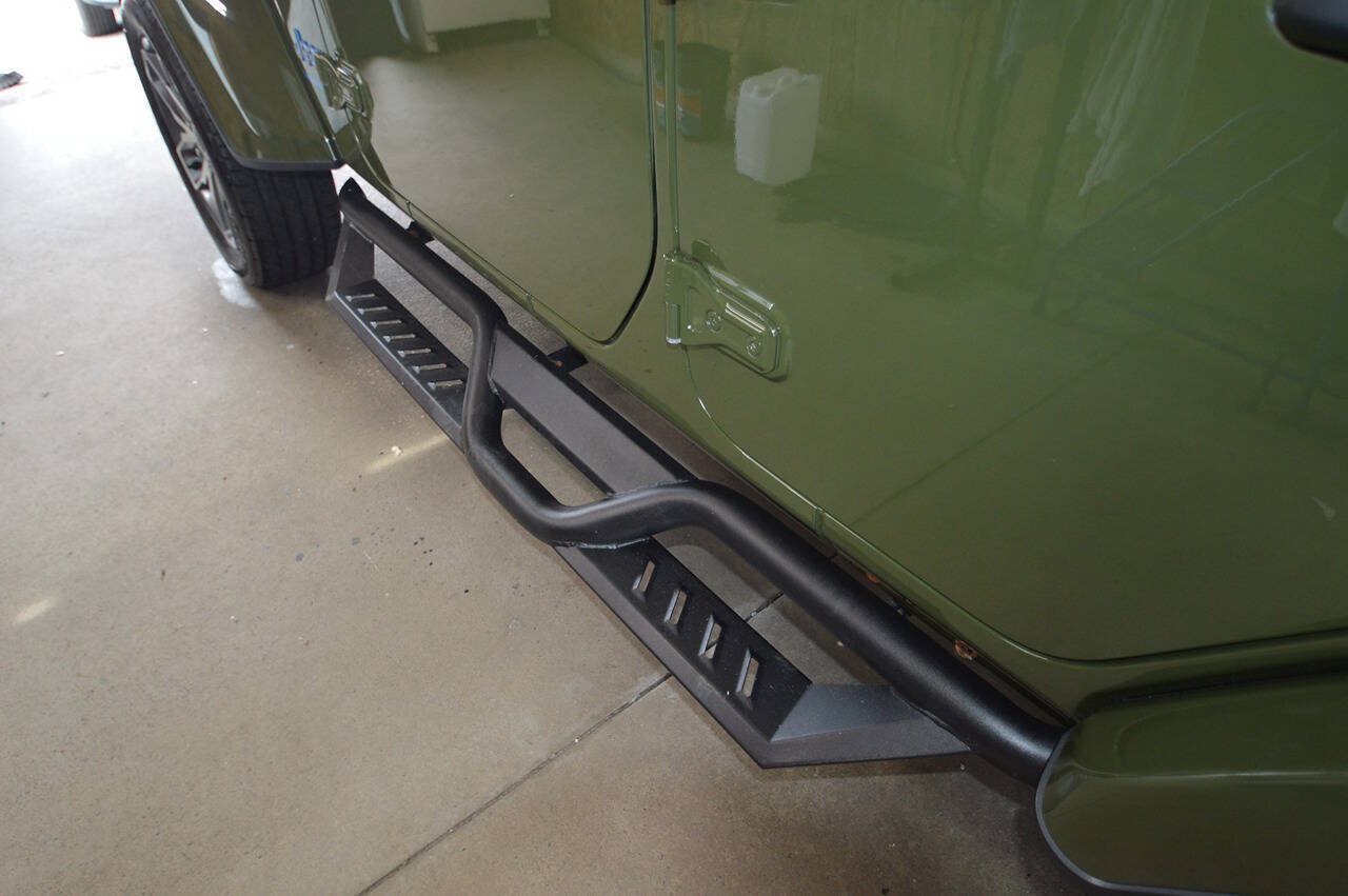 Used 2024 Jeep Wrangler Unlimited w/ Convenience Group AWD/4WD image 23