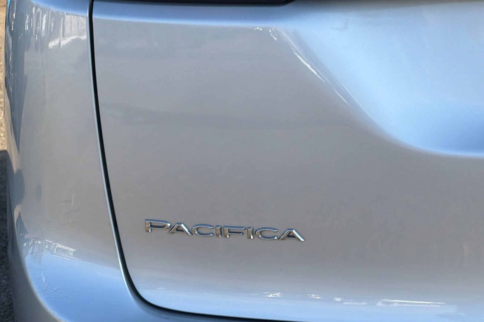 Used 2024 Chrysler Pacifica Touring-L image 8