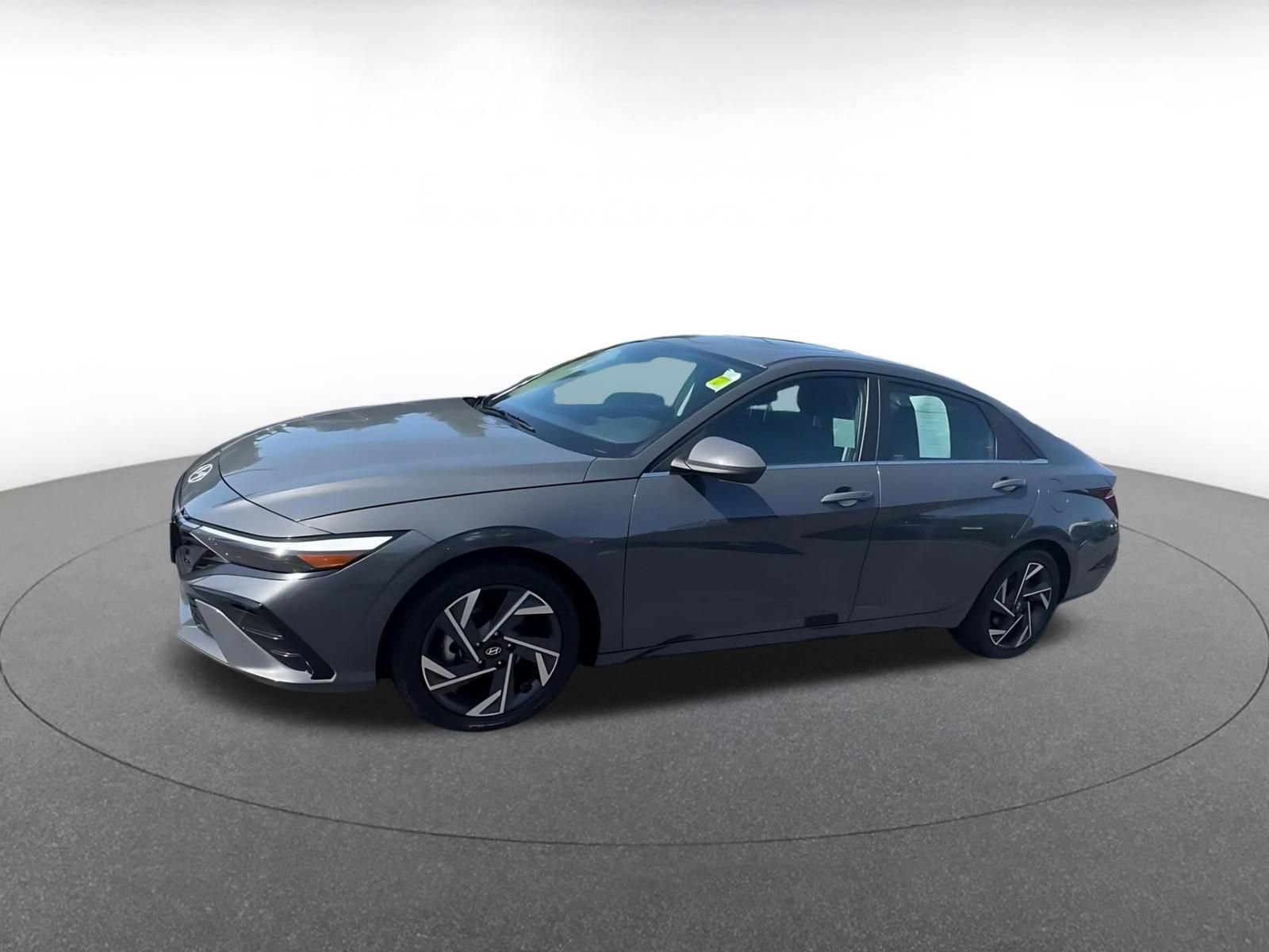 Used 2025 Hyundai Elantra SEL FWD image 8