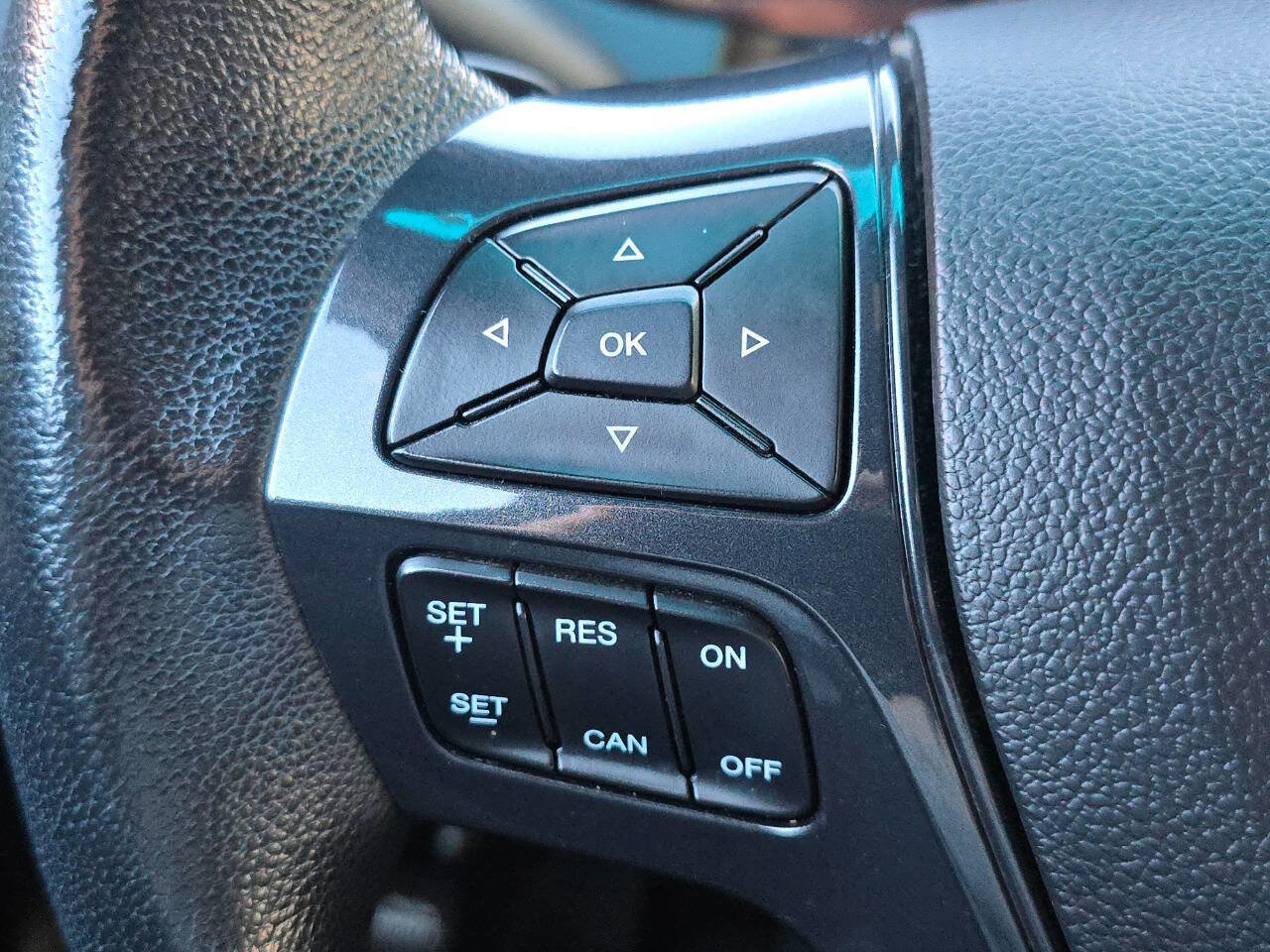 Used 2016 Ford Explorer XLT w/ Equipment Group 202A image 8