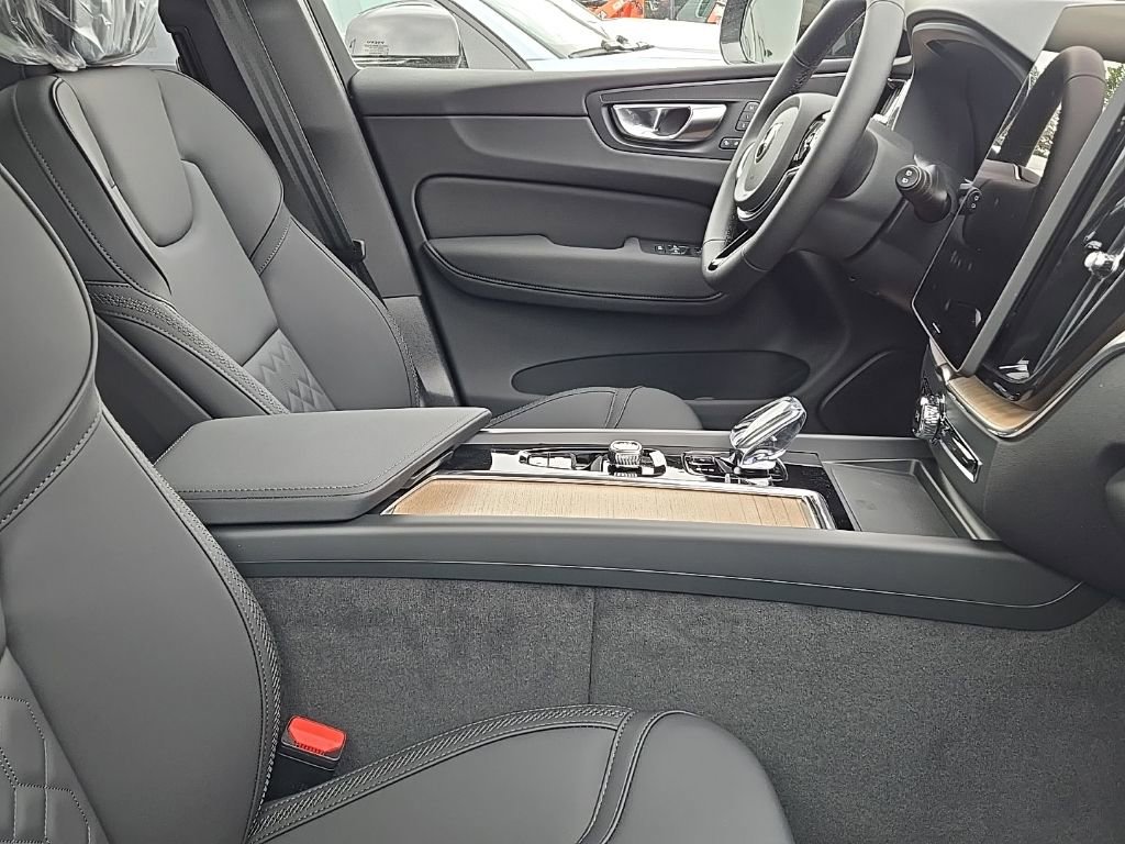 New 2026 Volvo XC60 B5 Plus w/ Protection Package Premier image 6