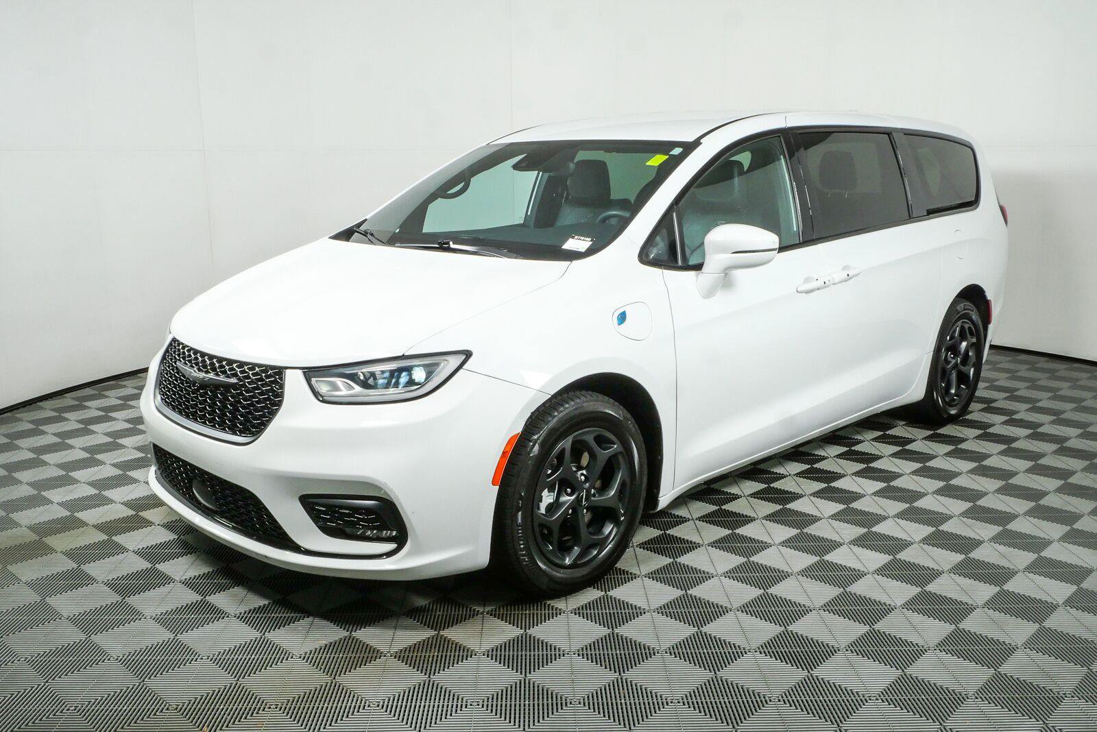 Used 2022 Chrysler Pacifica Touring-L w/ S Appearance Package FWD image 24