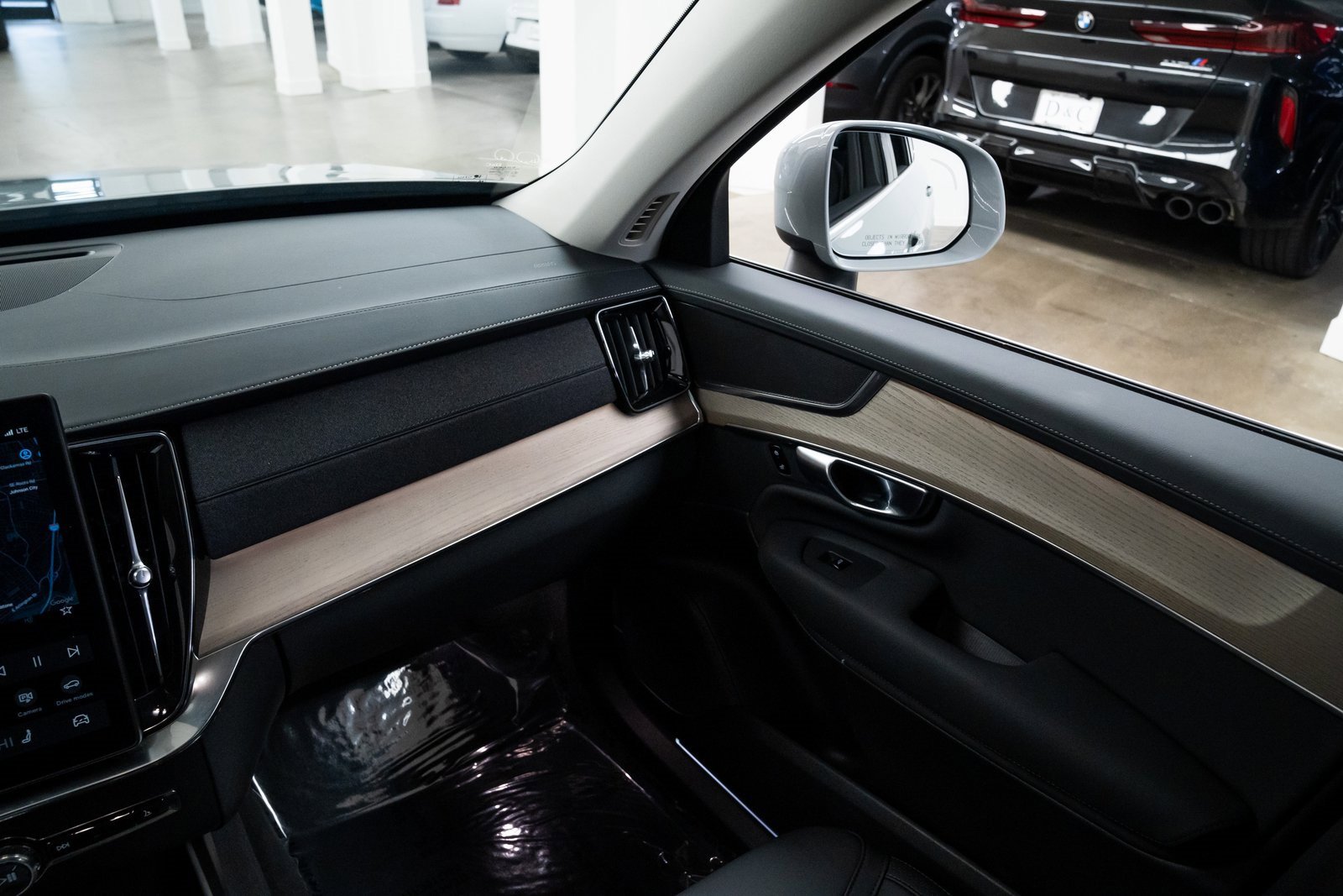 Used 2025 Volvo XC90 B6 Plus image 11