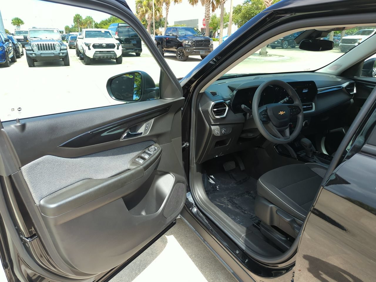 Used 2024 Chevrolet TrailBlazer LS w/ LS Confidence Package FWD image 7