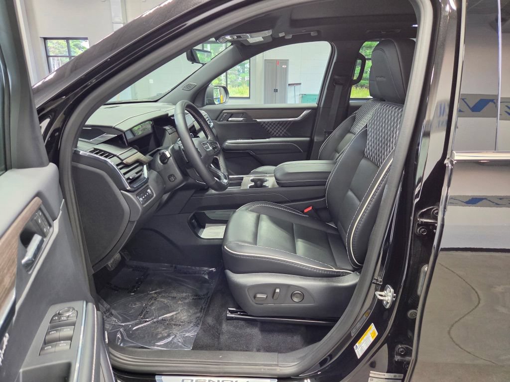 Used 2026 GMC Acadia Denali w/ LPO, Floor Liner Package AWD/4WD image 27