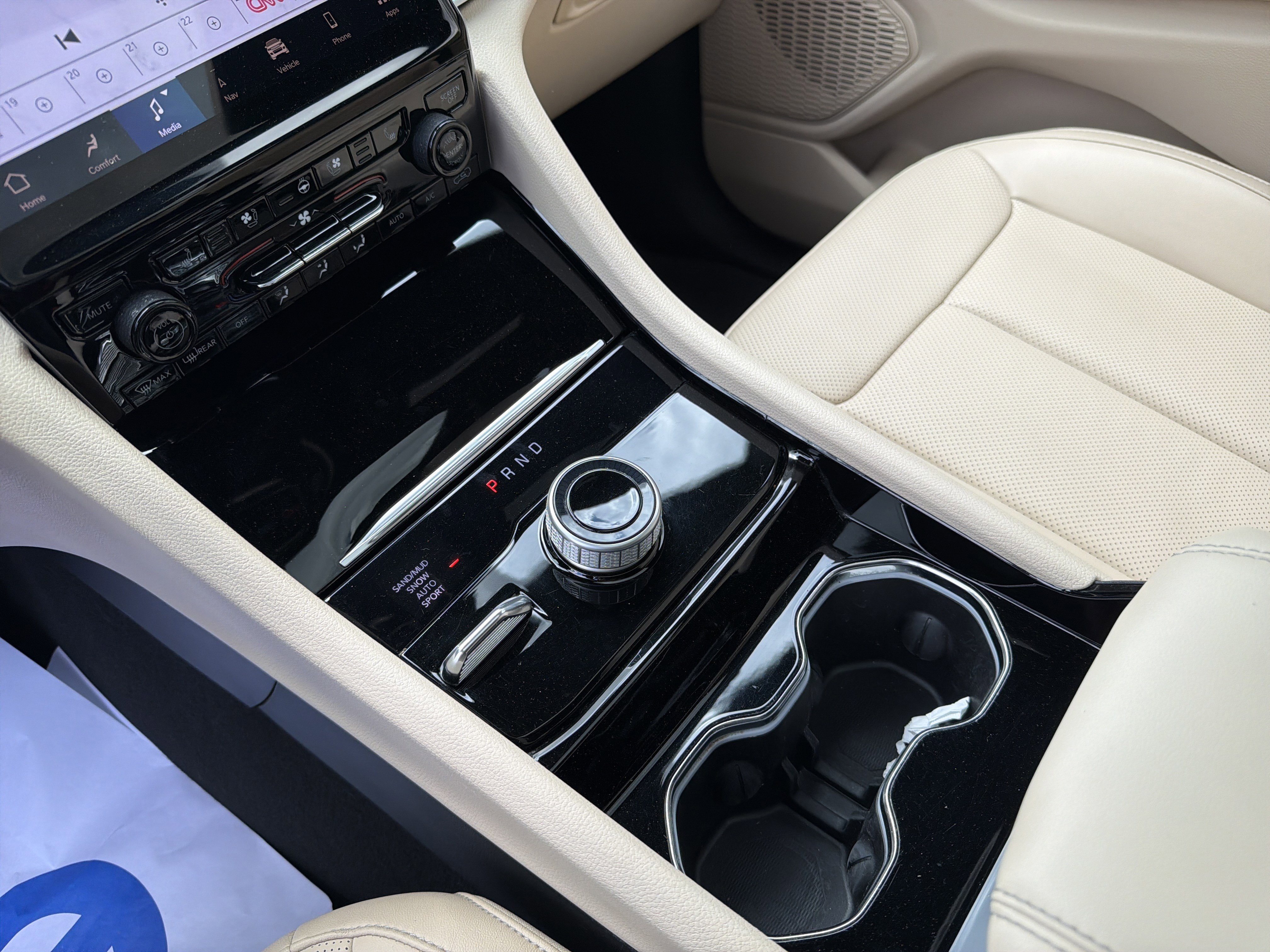 Certified 2023 Jeep Grand Cherokee Limited w/ Luxury Tech Group II image 19