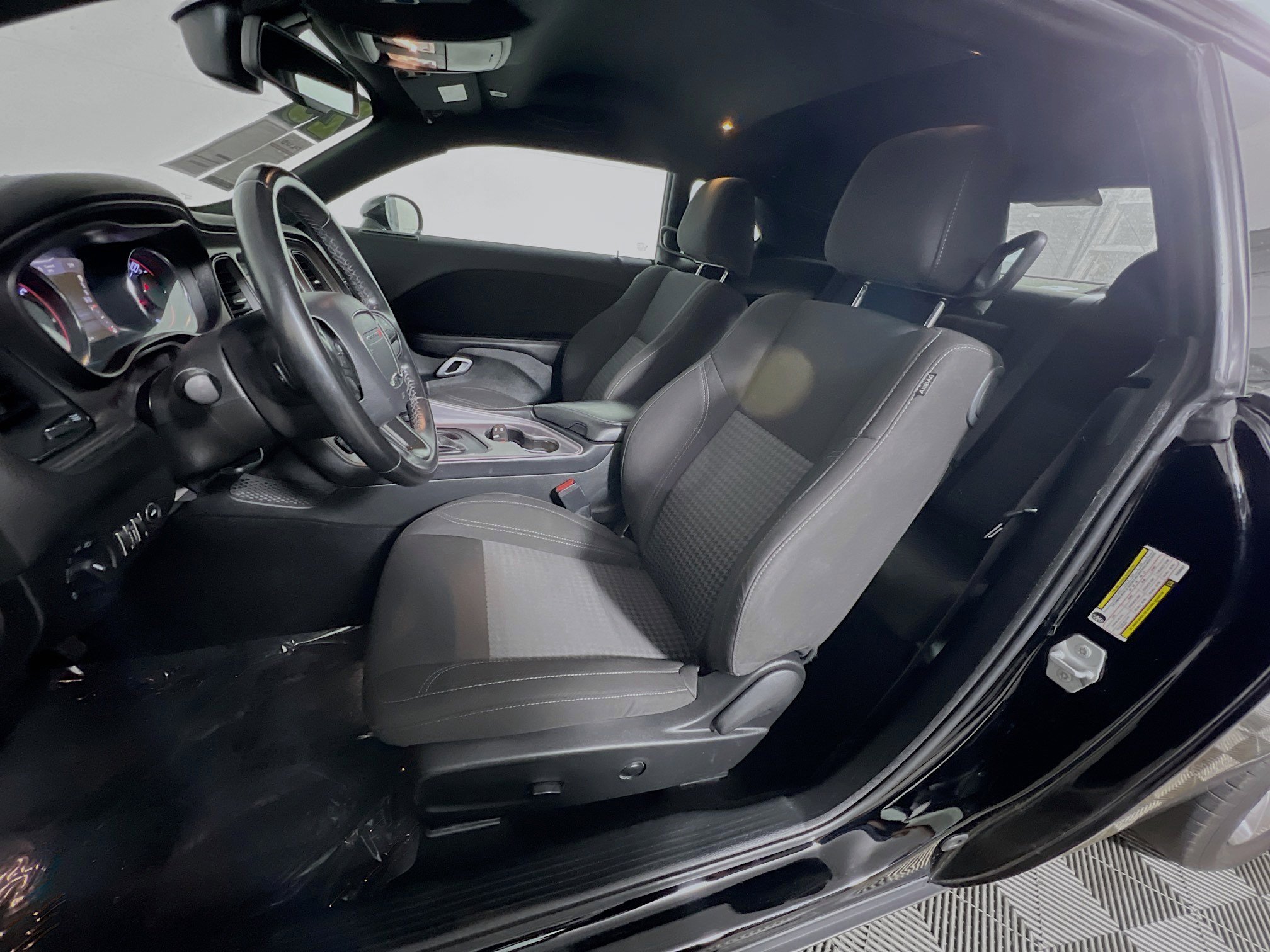 Used 2023 Dodge Challenger SXT image 15