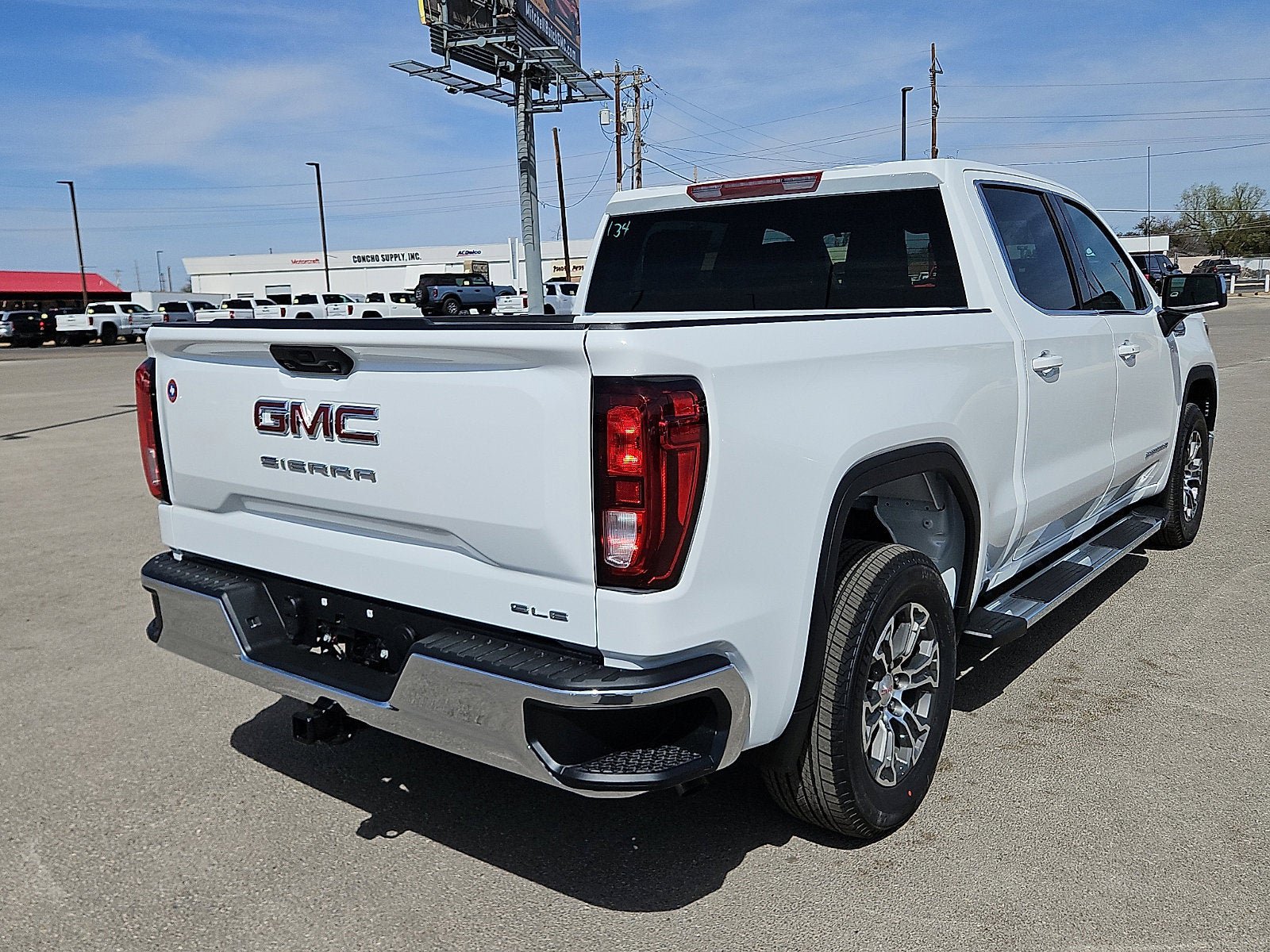 New 2026 GMC Sierra 1500 SLE image 5
