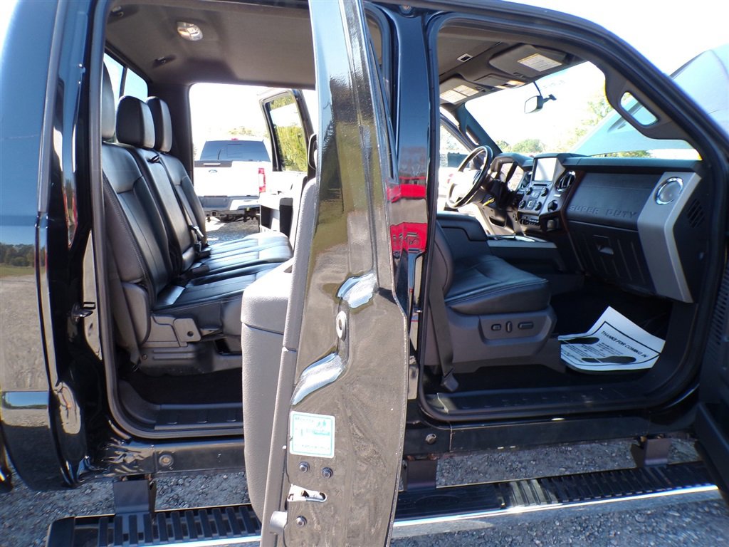 Used 2015 Ford F250 Lariat w/ Lariat Ultimate Package image 4