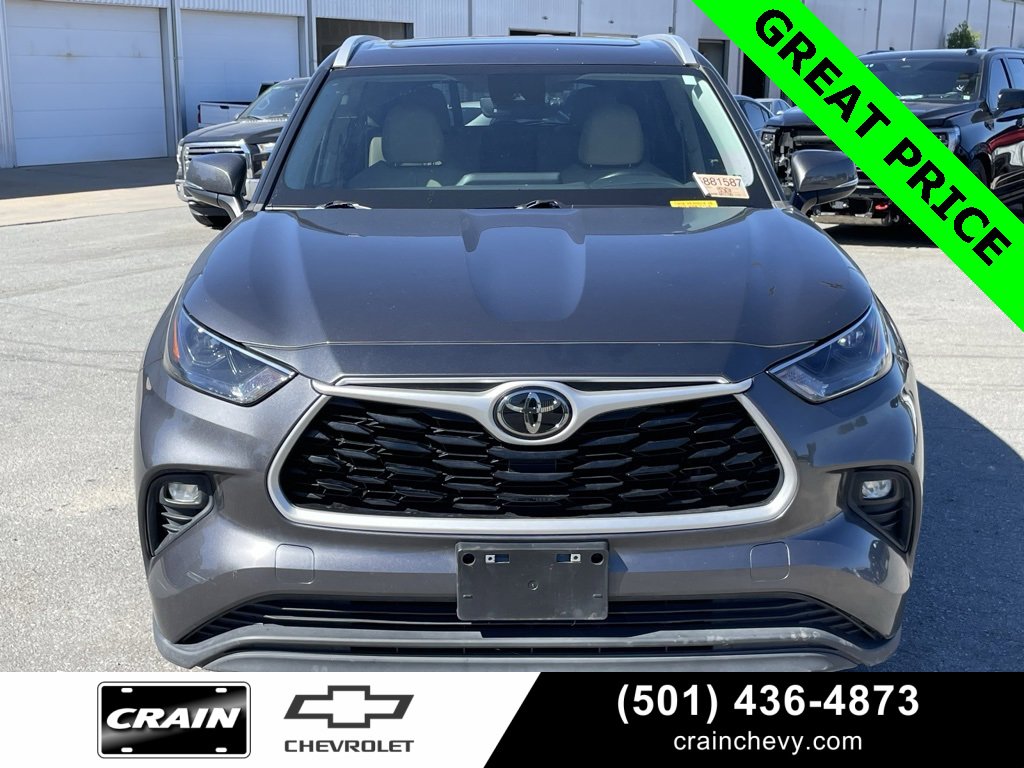 Used 2023 Toyota Highlander XLE video 2