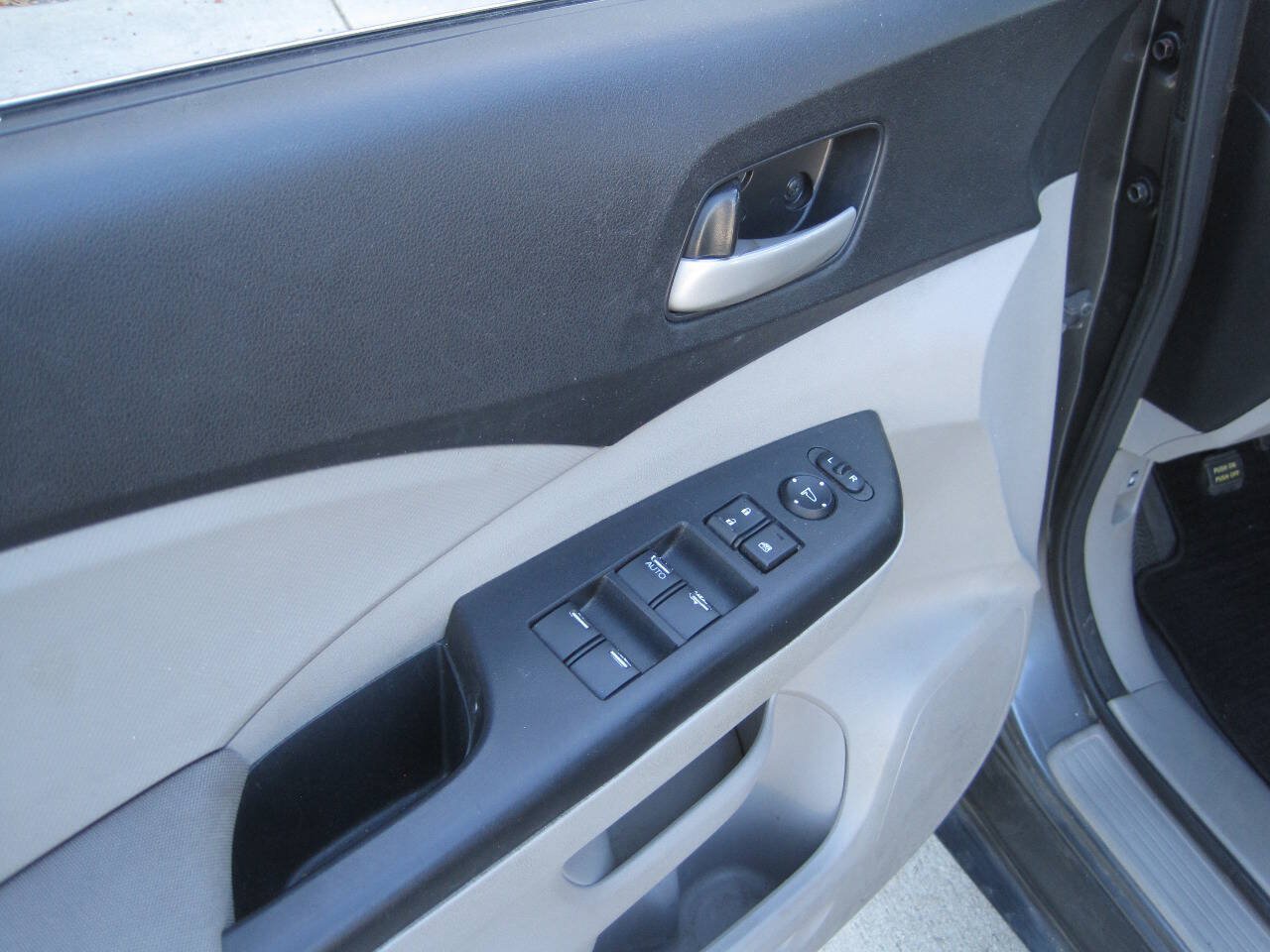 Used 2013 Honda CR-V LX image 16