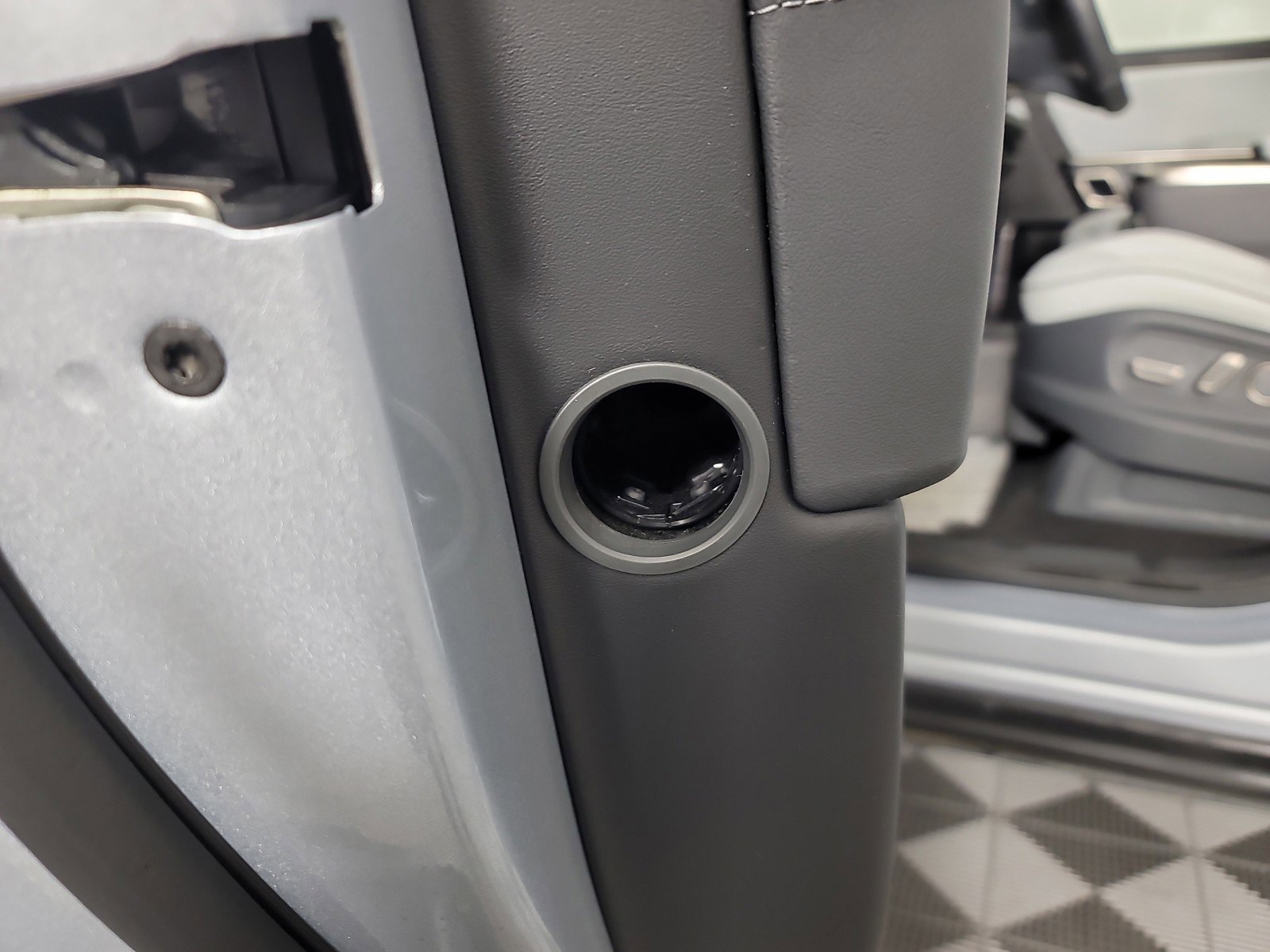 Used 2023 Rivian R1T Adventure image 30