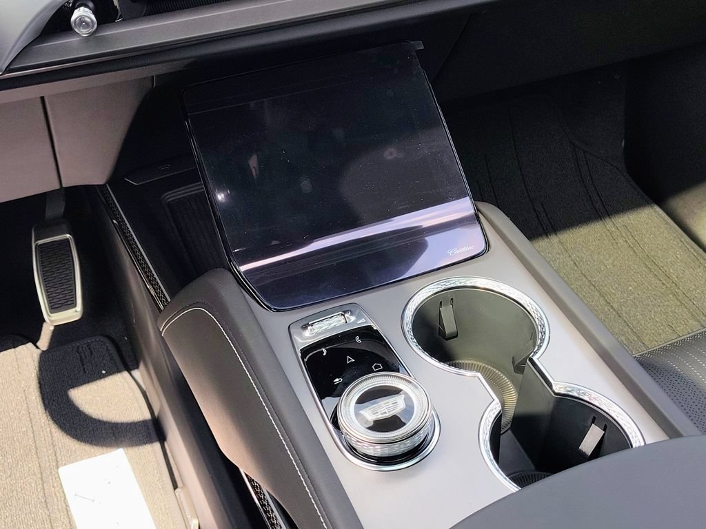 New 2027 Cadillac Vistiq Premium Luxury w/ LPO, Premium Carpet Package AWD/4WD image 44