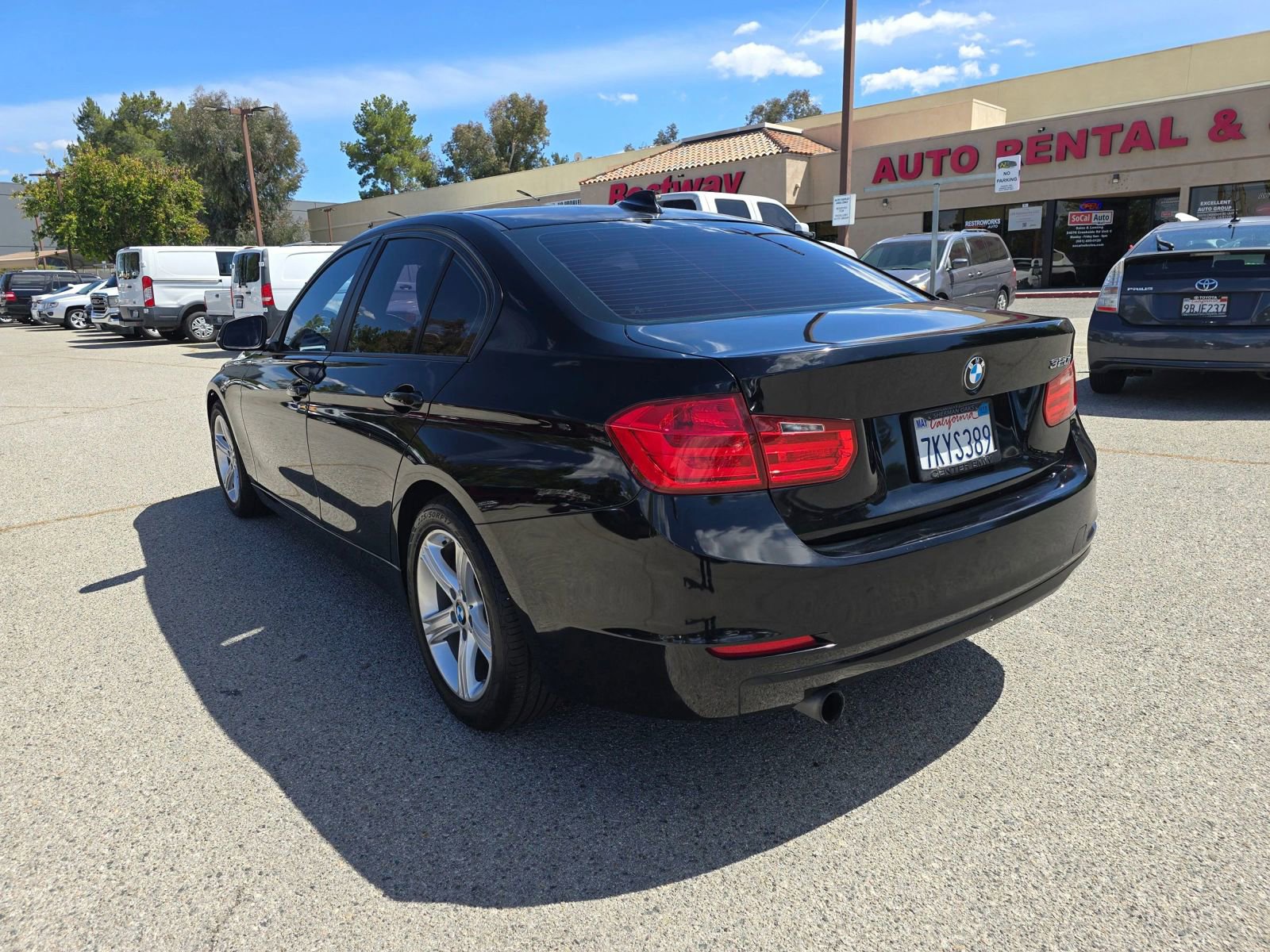 Used 2015 BMW 320i Sedan RWD image 7