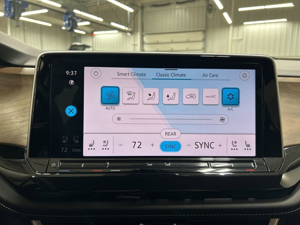Used 2025 Volkswagen Atlas SE AWD/4WD image 23