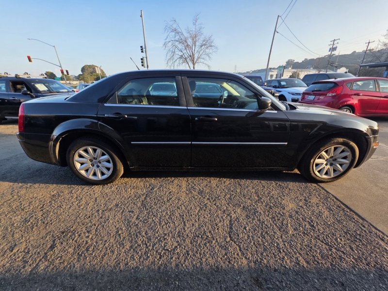 Used 2008 Chrysler 300 LX image 4