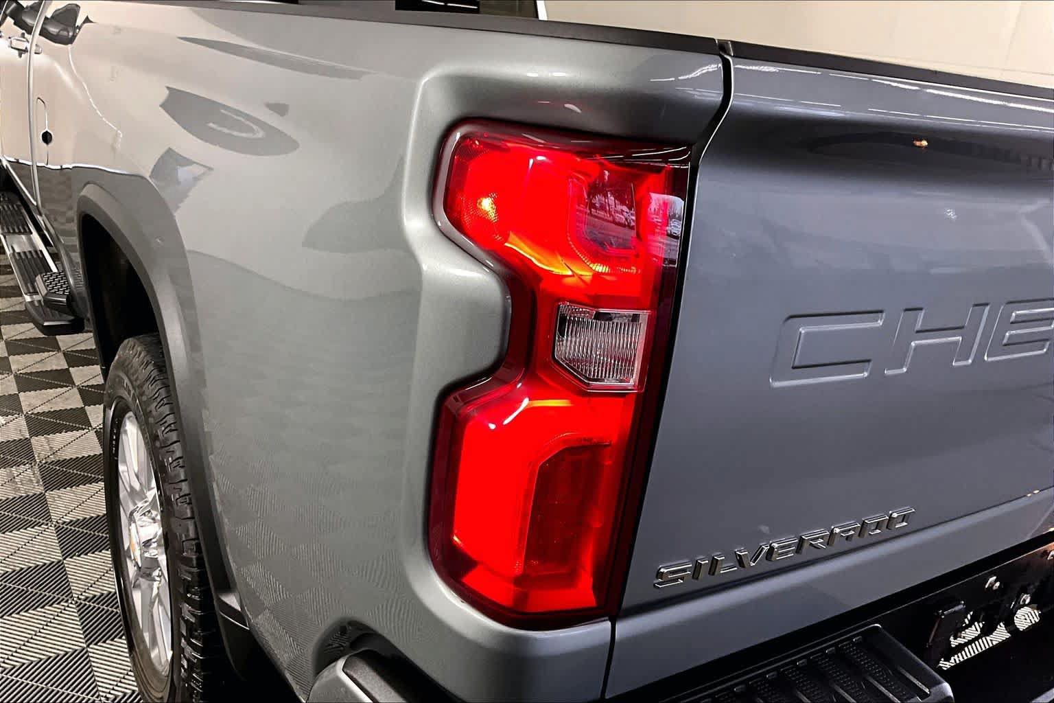 Used 2024 Chevrolet Silverado 2500 High Country w/ Technology Package AWD/4WD image 28