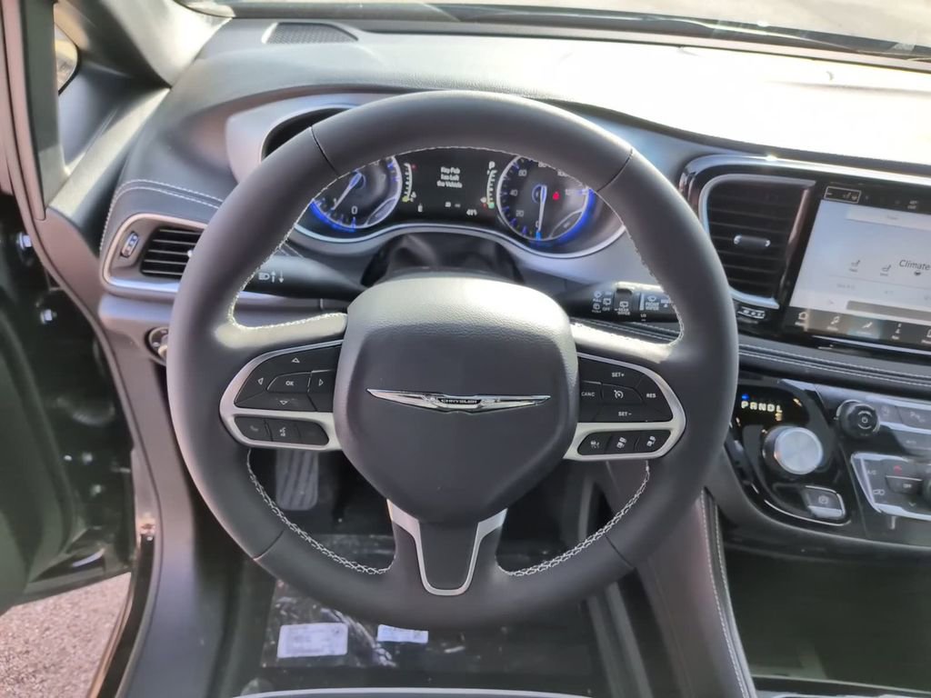 New 2026 Chrysler Pacifica Limited w/ Uconnect Theater Family Group image 23