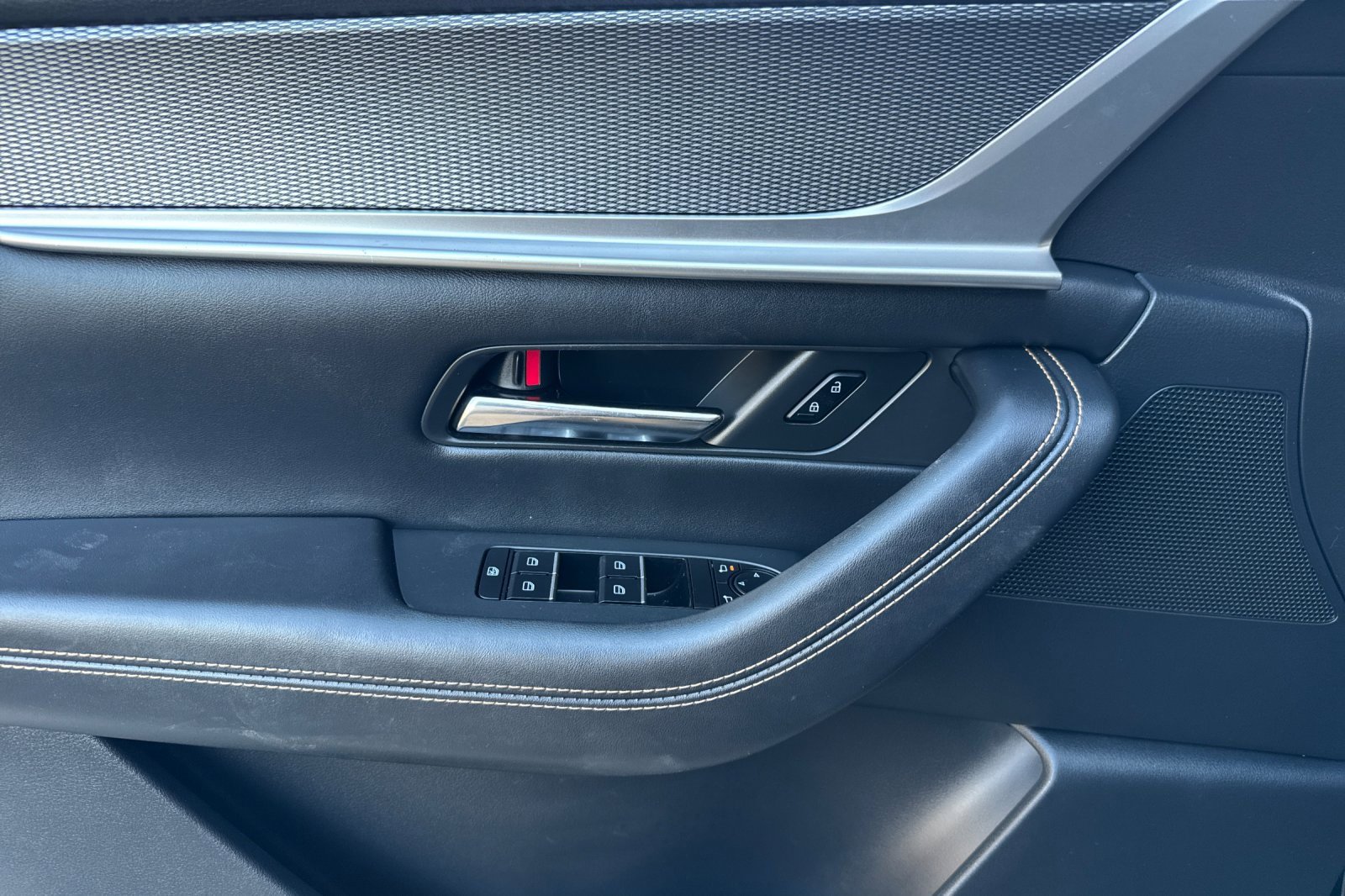 Used 2024 MAZDA CX-90 Plug-In Hybrid w/ Preferred image 11