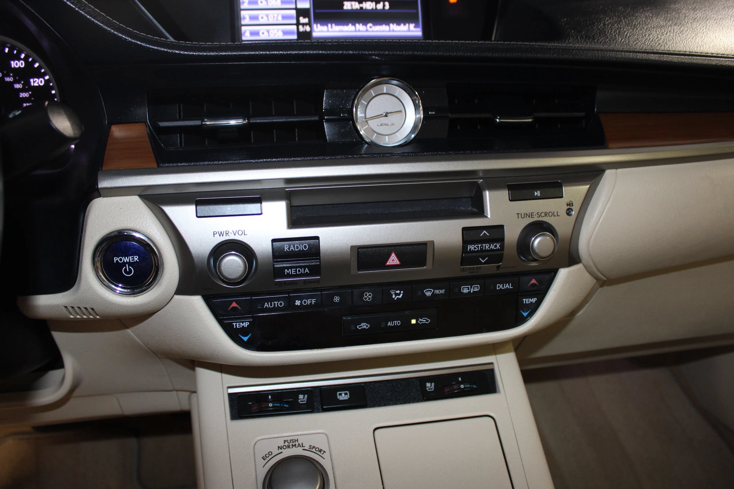 Used 2013 Lexus ES 300h w/ Luxury Pkg FWD image 17
