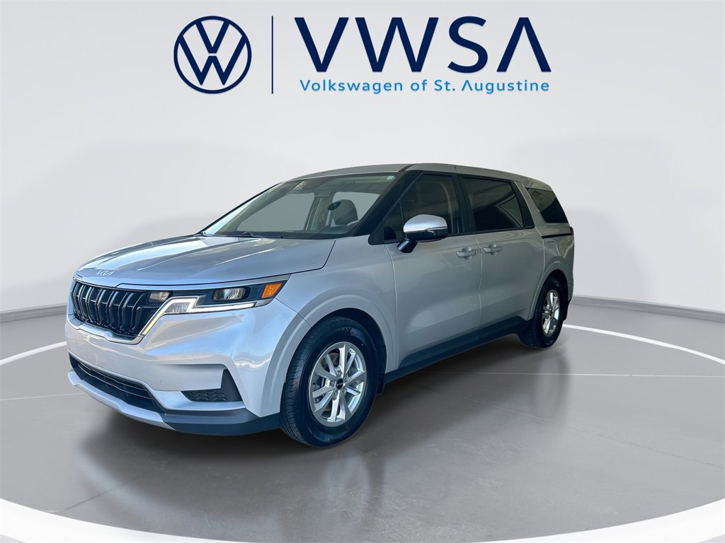 Used 2023 Kia Carnival LX image 3