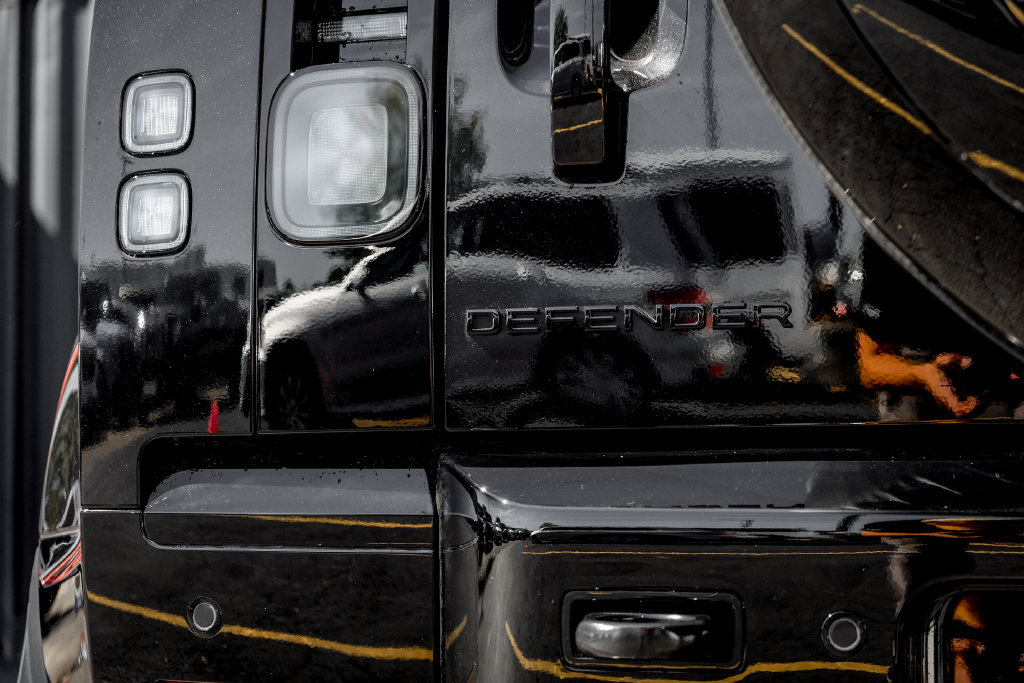 New 2026 Land Rover Defender 110 X-Dynamic SE AWD/4WD image 8