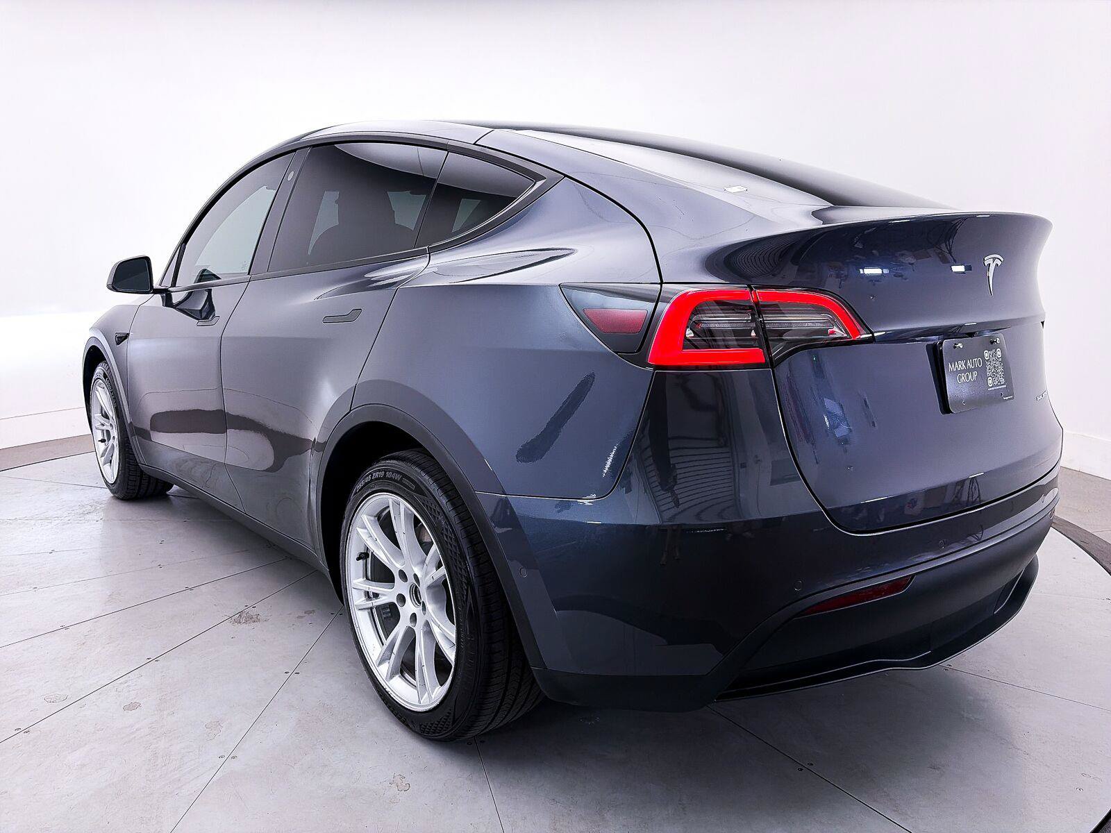 Used 2021 Tesla Model Y Long Range AWD/4WD image 13