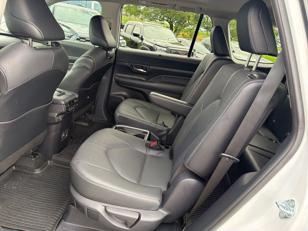 Used 2024 Toyota Grand Highlander AWD image 21