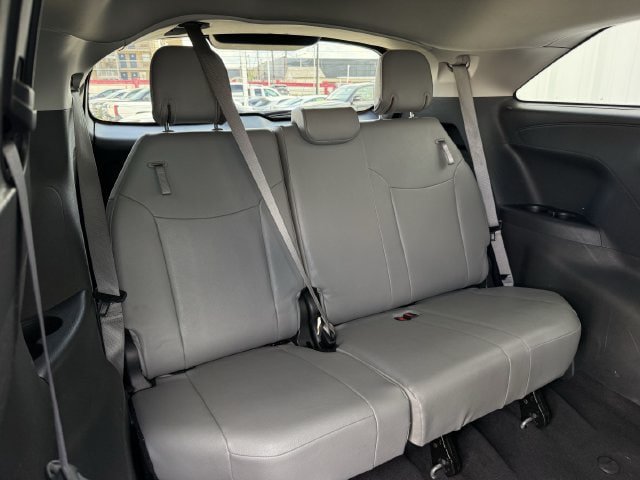 Used 2025 Toyota Sienna XLE FWD image 34