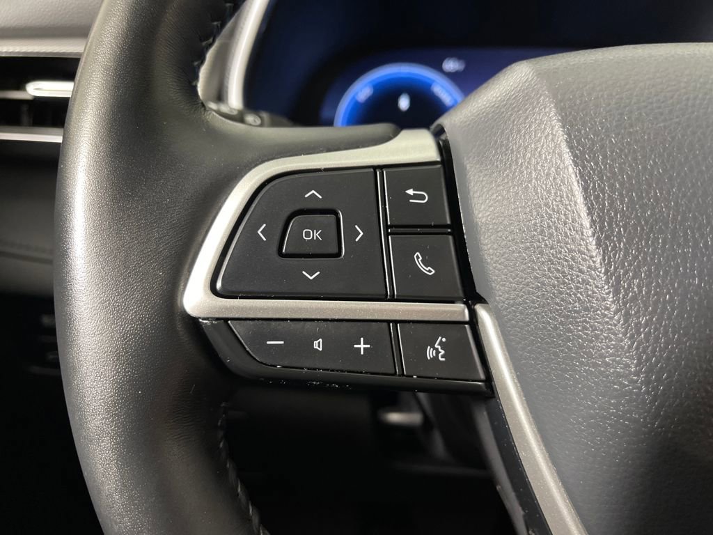 Used 2024 Toyota Highlander Platinum AWD/4WD image 26