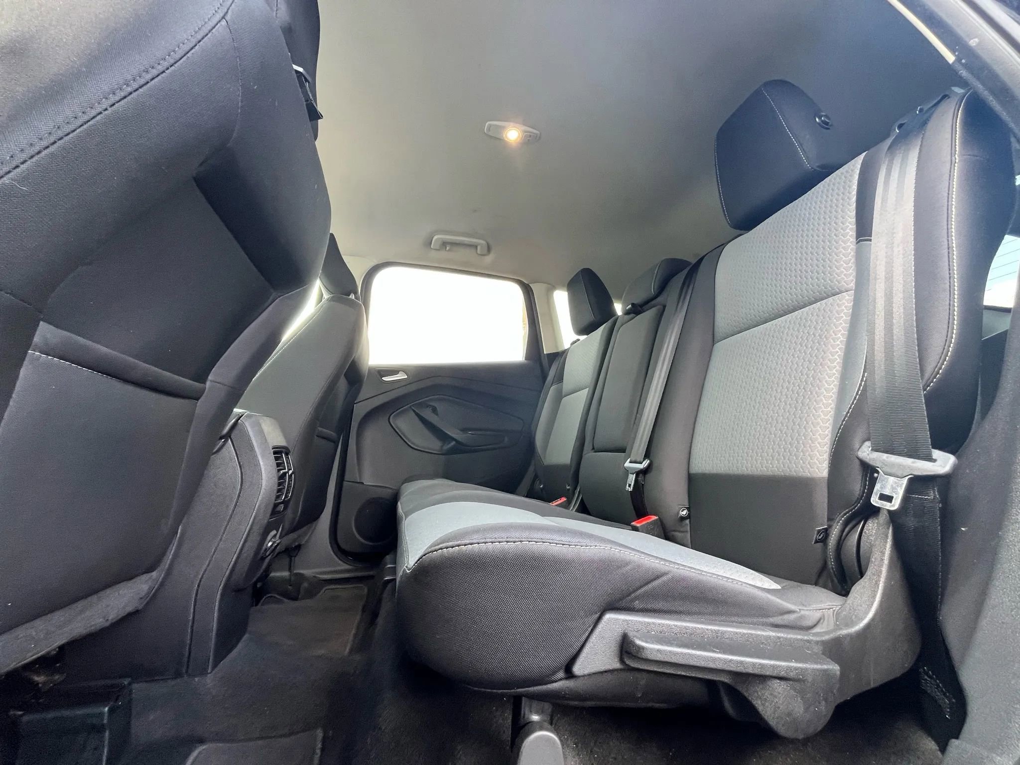 Used 2019 Ford Escape SE image 11