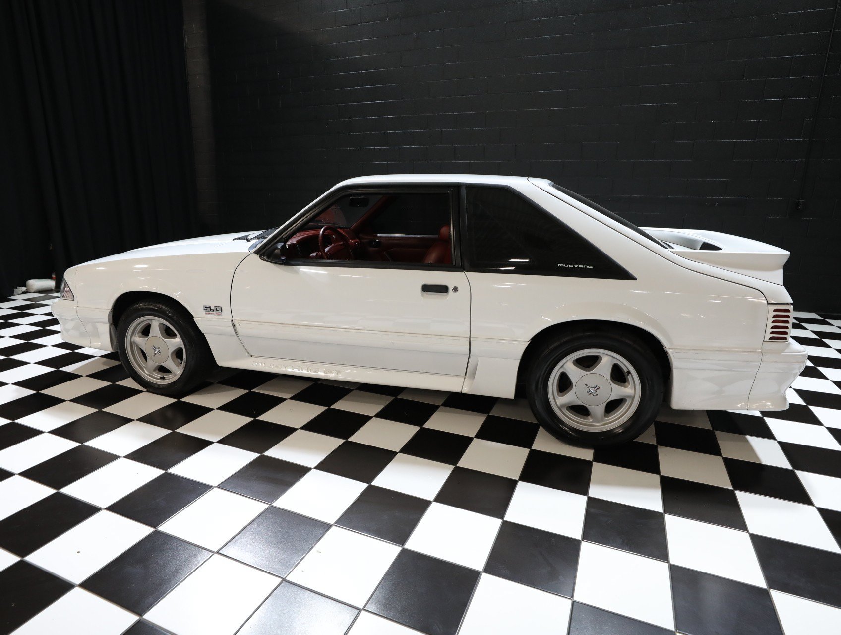 Used 1992 Ford Mustang GT RWD image 30