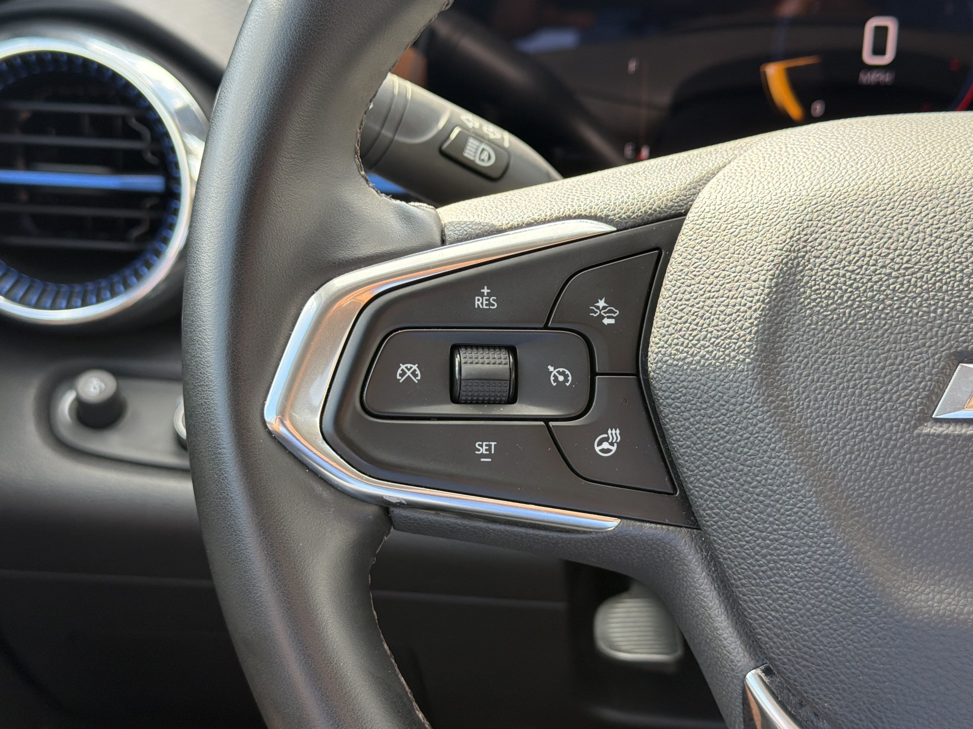Used 2025 Chevrolet Trax LT w/ Driver Confidence Package FWD image 13