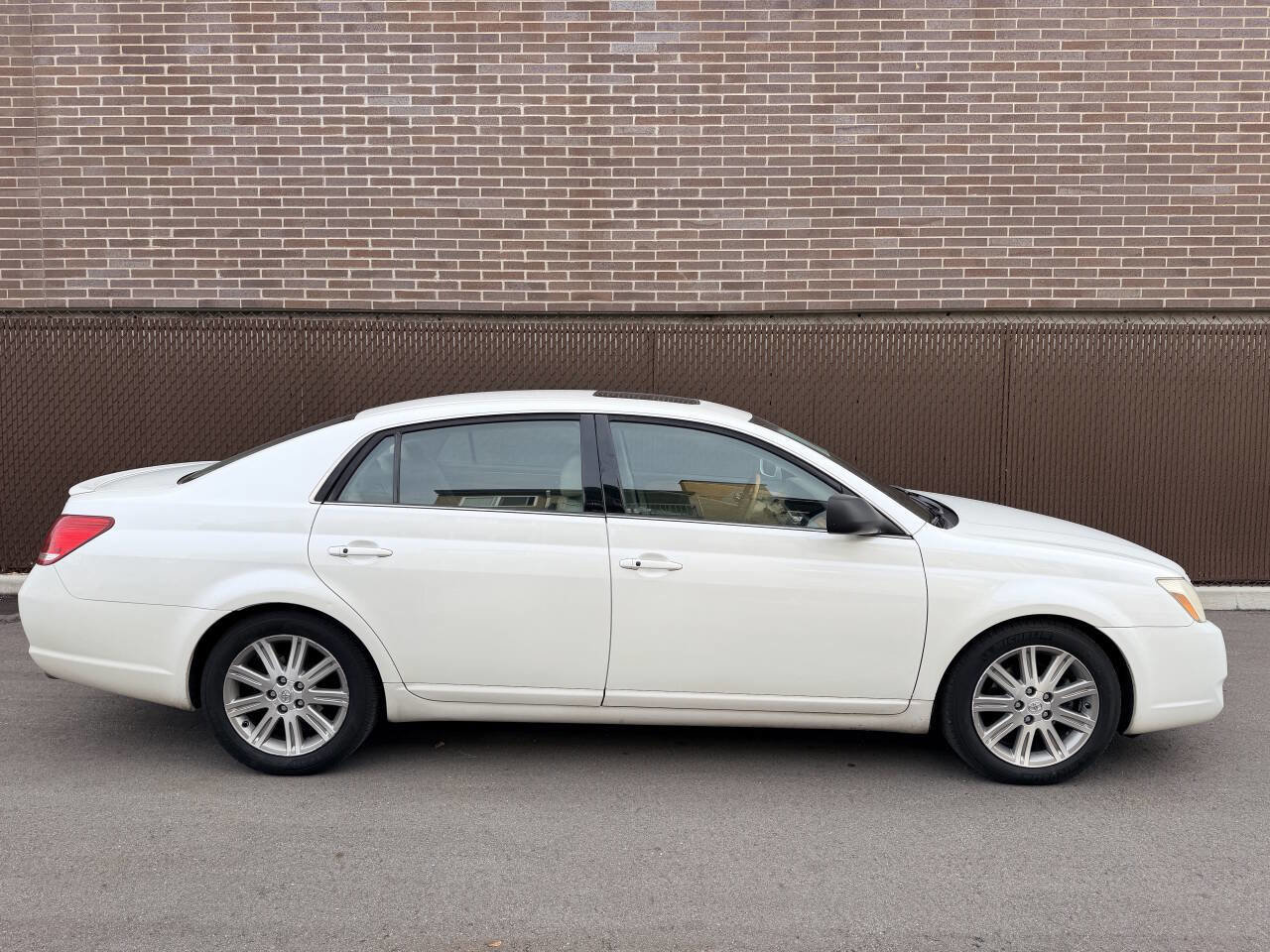 Used 2007 Toyota Avalon Limited image 4