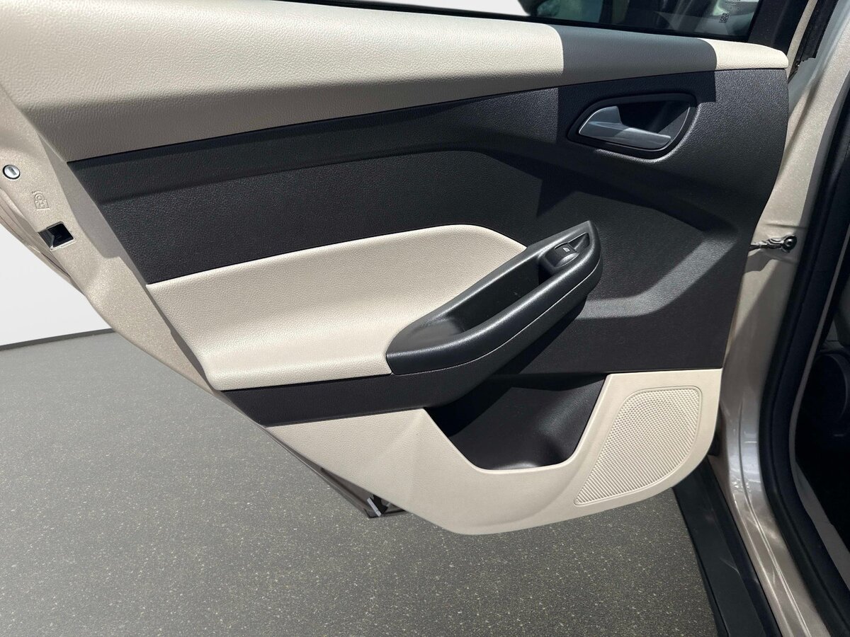 Used 2018 Ford Focus SE FWD image 10