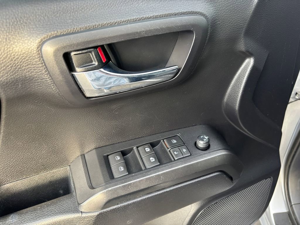 Used 2020 Toyota Tacoma TRD Off-Road w/ Blackout Package AWD/4WD image 21