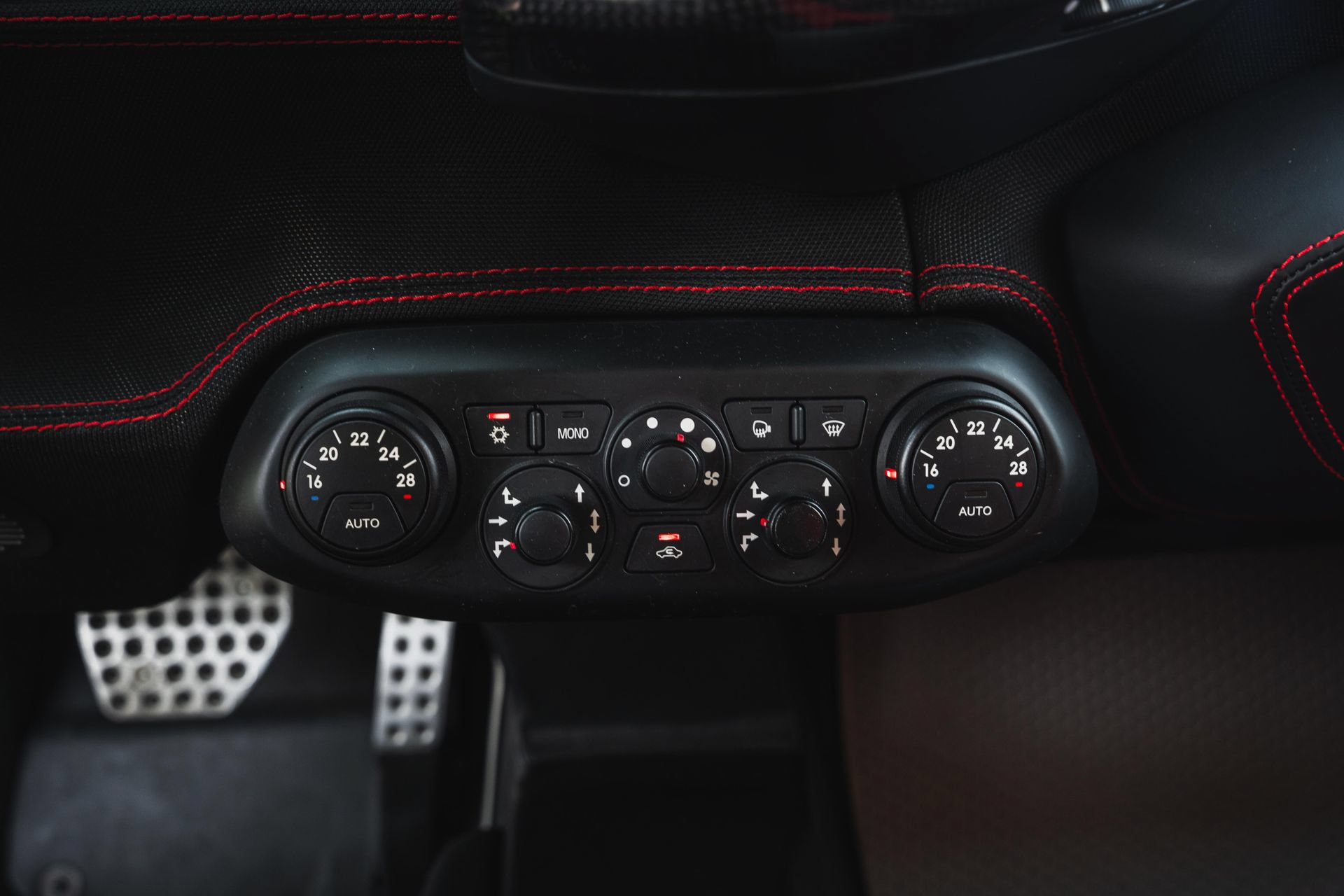 Used 2015 Ferrari 458 Speciale Coupe RWD image 52